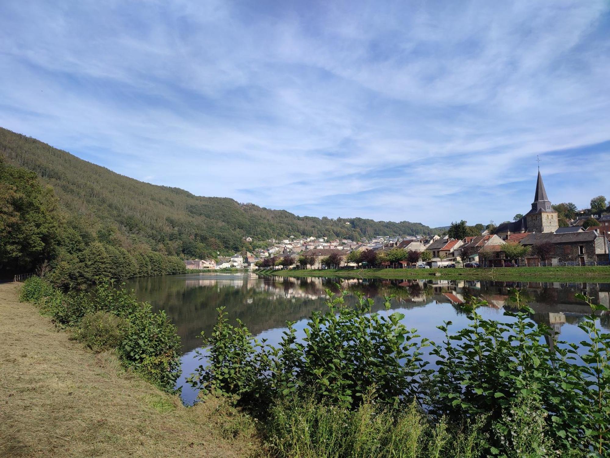 Entre Meuse Et Foret Revin  Exterior foto
