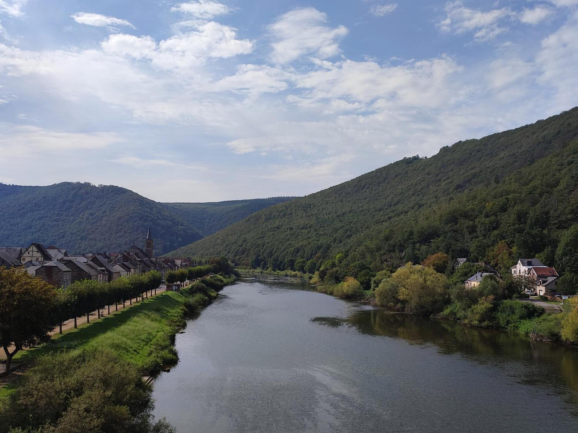 Entre Meuse Et Foret Revin  Exterior foto