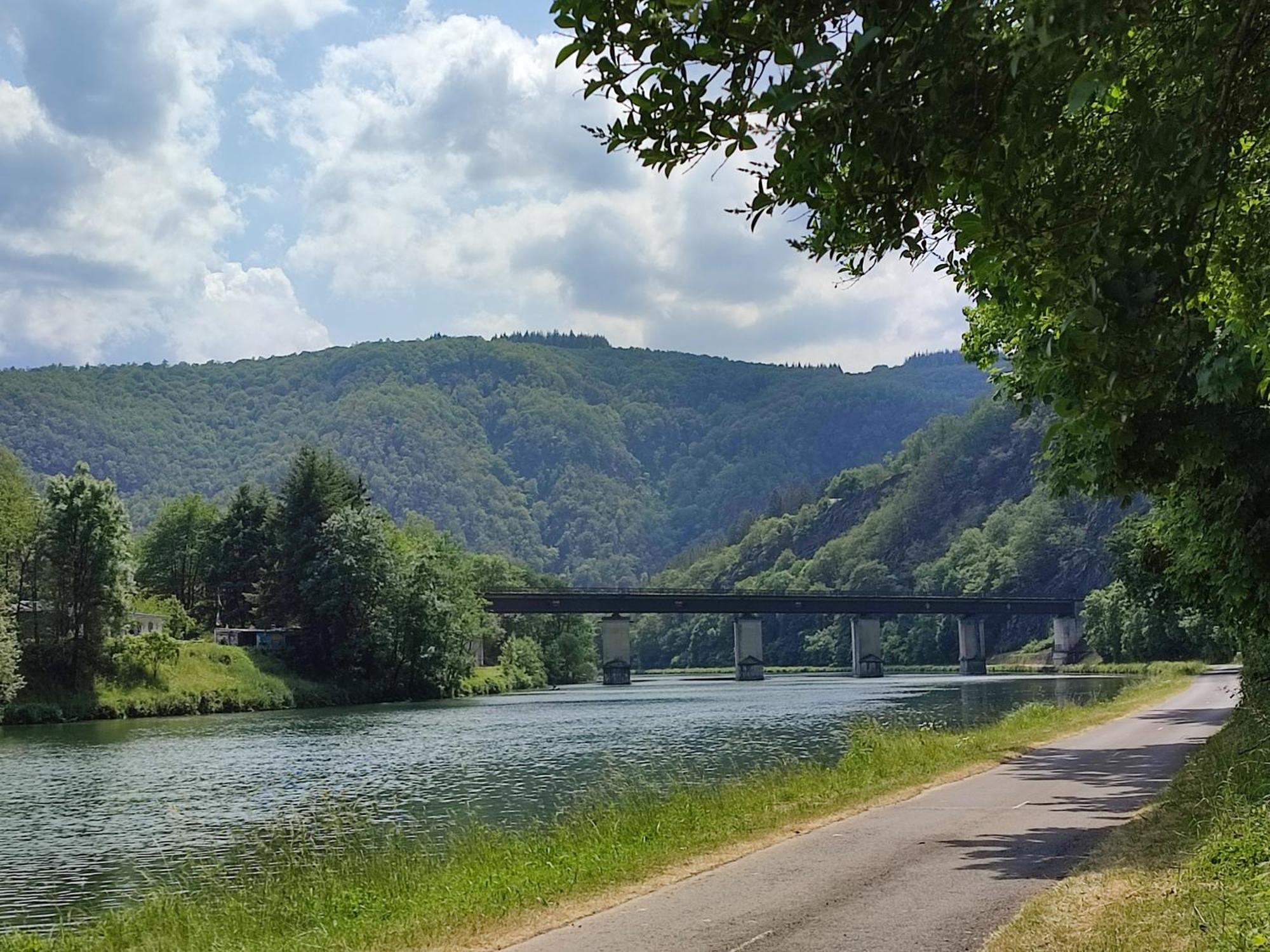 Entre Meuse Et Foret Revin  Exterior foto